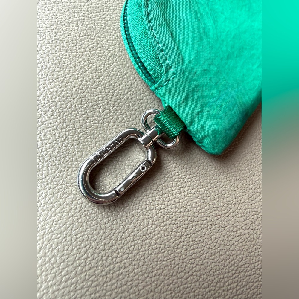 Lululemon Emerald Green Zippered Pouch Wrislet - Picture 5 of 9